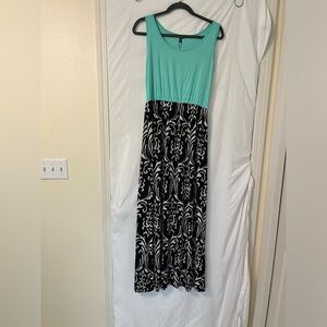 Zattcas mint green top, lightweight flowing black and white skirt.